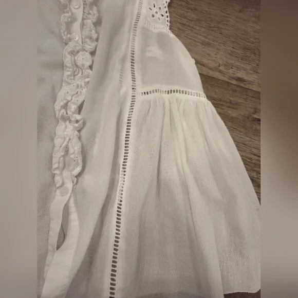 Max Studio London White Eyelet Sleeveless Blouse - Picture 6 of 11